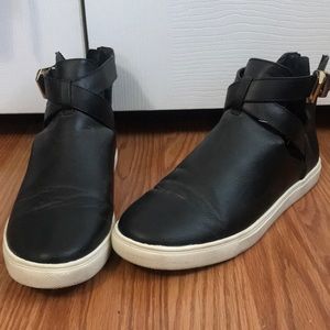 Black casual sneakers